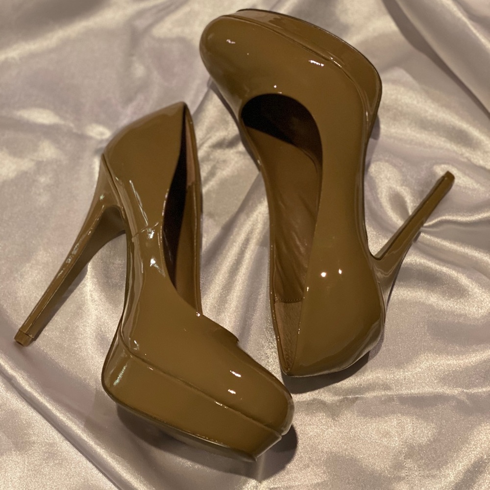 Kelsi Dagger Beige Heels